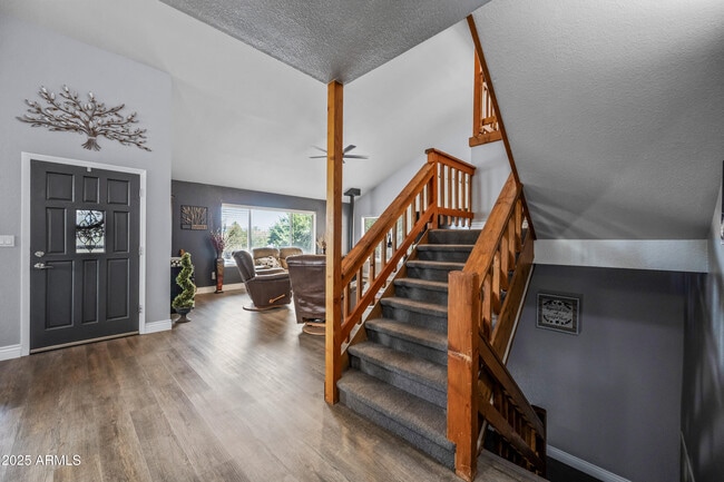 Building Photo - 1207 N Arrowhead Dr