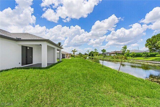 Building Photo - 602-604 SW 8th Pl