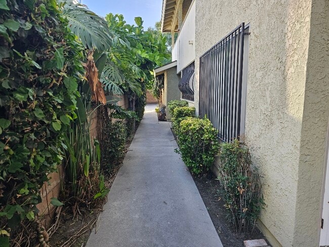 Building Photo - 9634 Park St