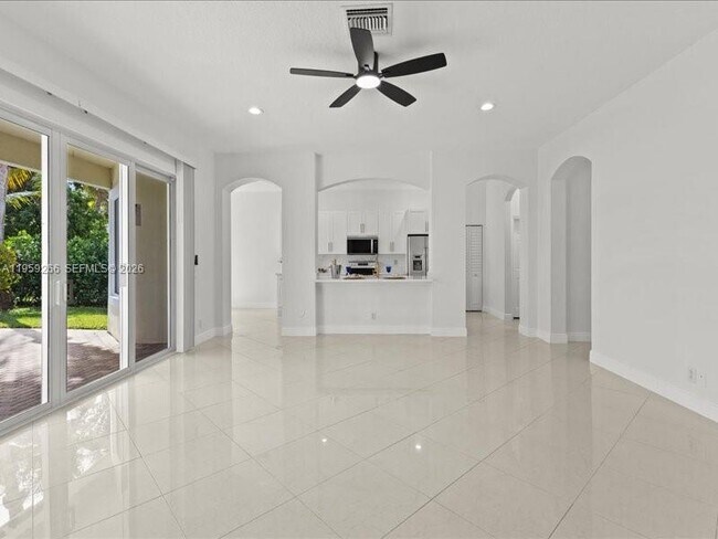 Building Photo - 1819 Mariners Ln