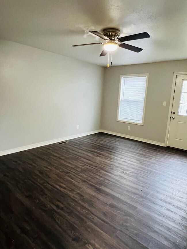 Building Photo - Charming 3-Bed, 2-Bath Home with Stylish Upgrades