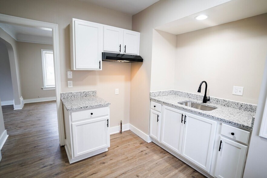 Building Photo - This beautifully updated 4-bedroom, 2-bath single-family home is ready for move-in!