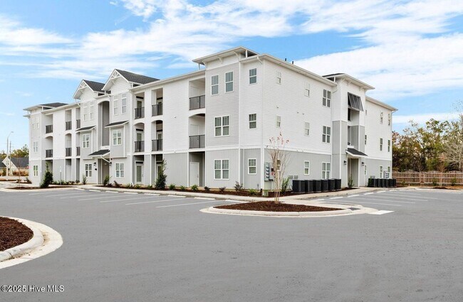 Building Photo - Special Offer! 18 month lease $1,375.00!!