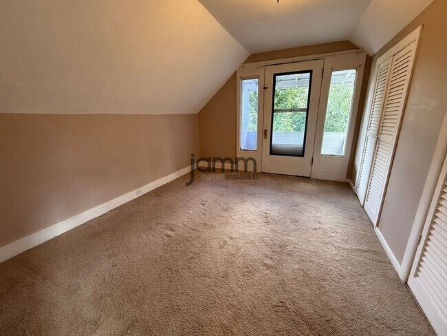 Building Photo - 1330 Cranford-Unit #3