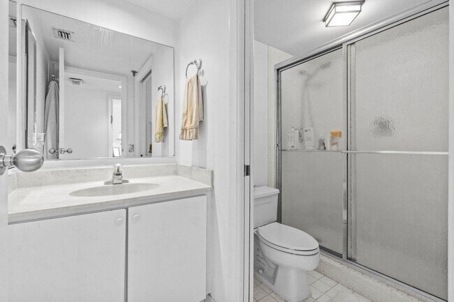 Building Photo - 1900 Consulate Pl