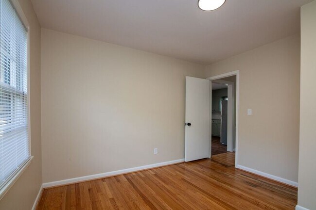 Building Photo - 325 Joan Ave