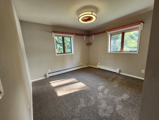 Building Photo - 908 S 48th Ave