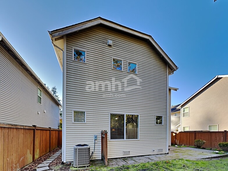 Building Photo - 5115 203rd St Ct E
