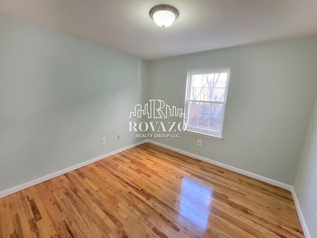 Building Photo - 921 Hunterdon St