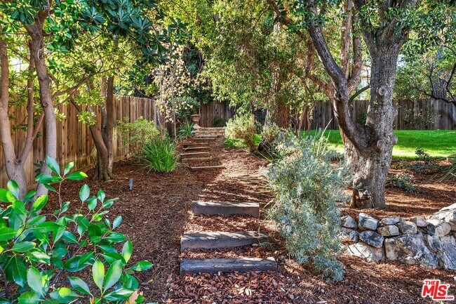 Building Photo - 4943 Palomar Dr