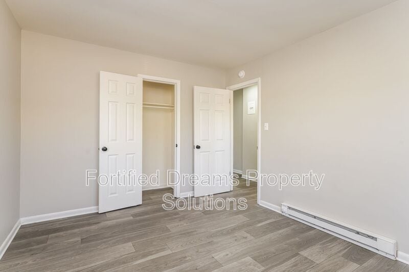 Building Photo - 3600 Dakota Dr