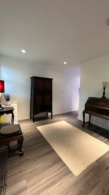 Building Photo - 2142 W Monroe St