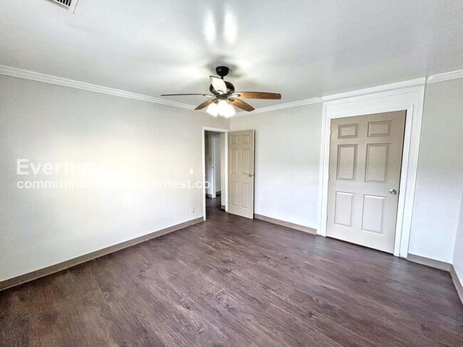 Building Photo - 431 Annie St