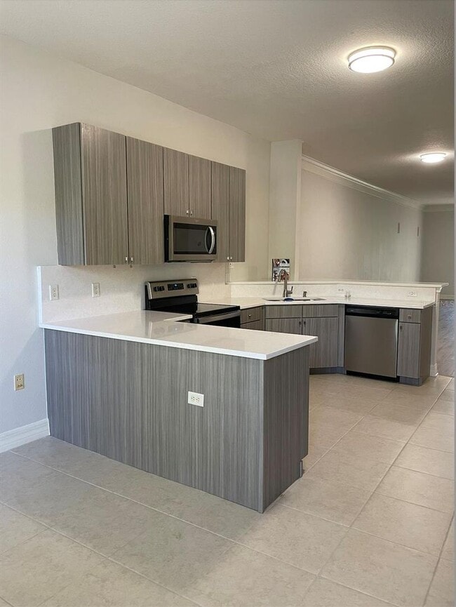 Building Photo - 2 Bedroom Townhome with 1 Car attached Gar...