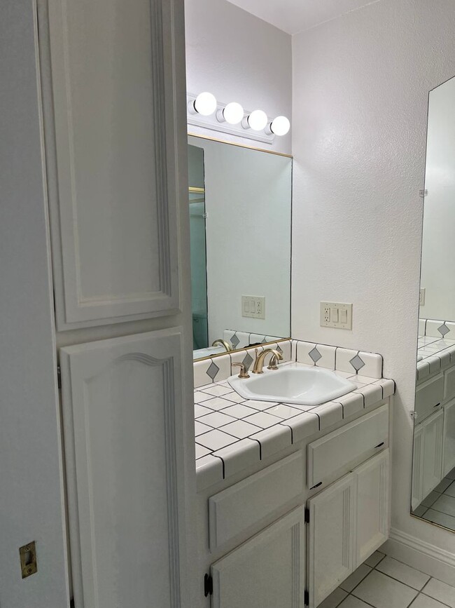Building Photo - BEAUTIFUL 4 BED CARMICHAEL HOME WITH POOL!!