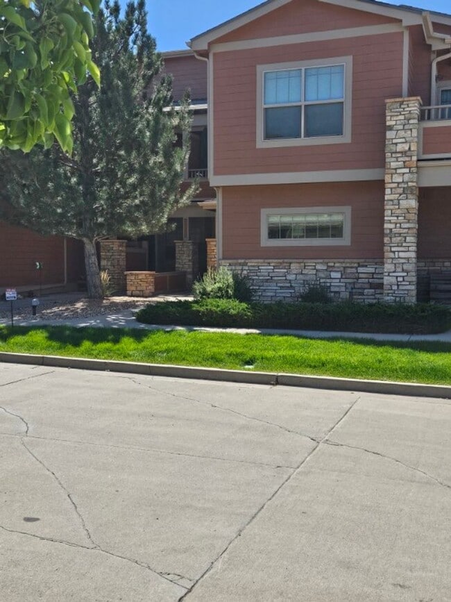Building Photo - Beautiful 2 Bedroom Condo Avail NOW