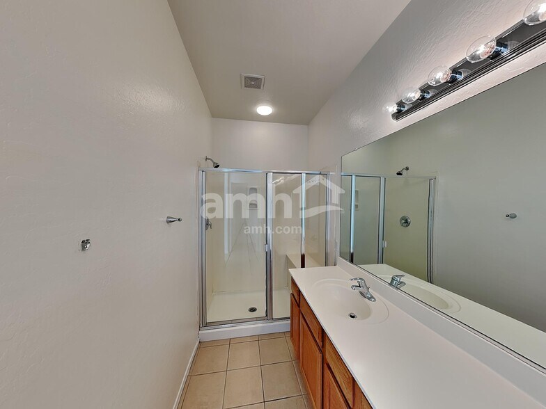 Building Photo - 8821 W Hilton Ave