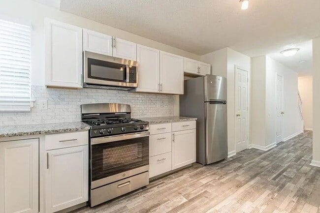 Building Photo - 5545 Northcut Dr