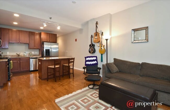 Building Photo - 828 W Grace St