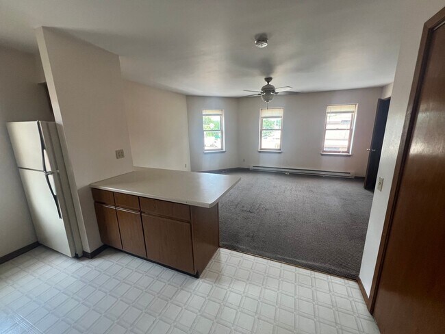 Building Photo - Rare Downtown Apt In Argyle