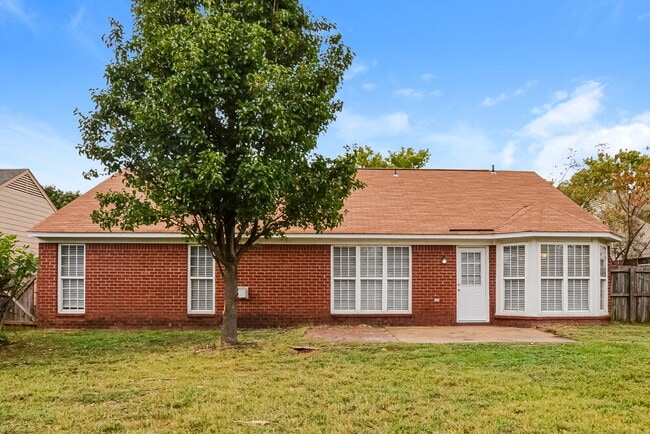 Building Photo - 1813 Cherry Creek Dr