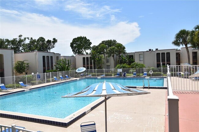 Building Photo - 528 Orange Dr