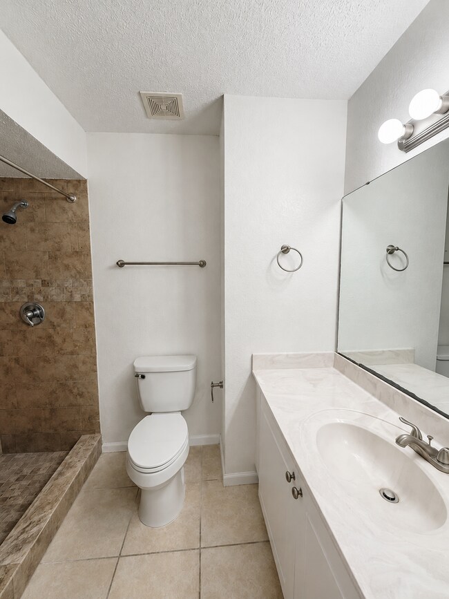 Building Photo - 3870 Mission Dr