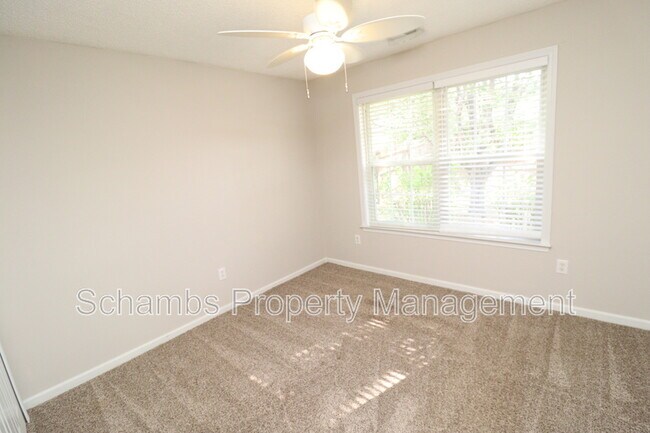 Building Photo - 305 Firefly Rd