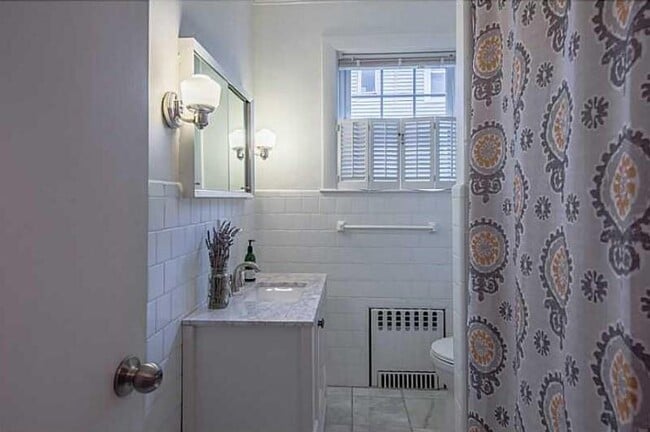 Building Photo - 99 Oak Hill Ave