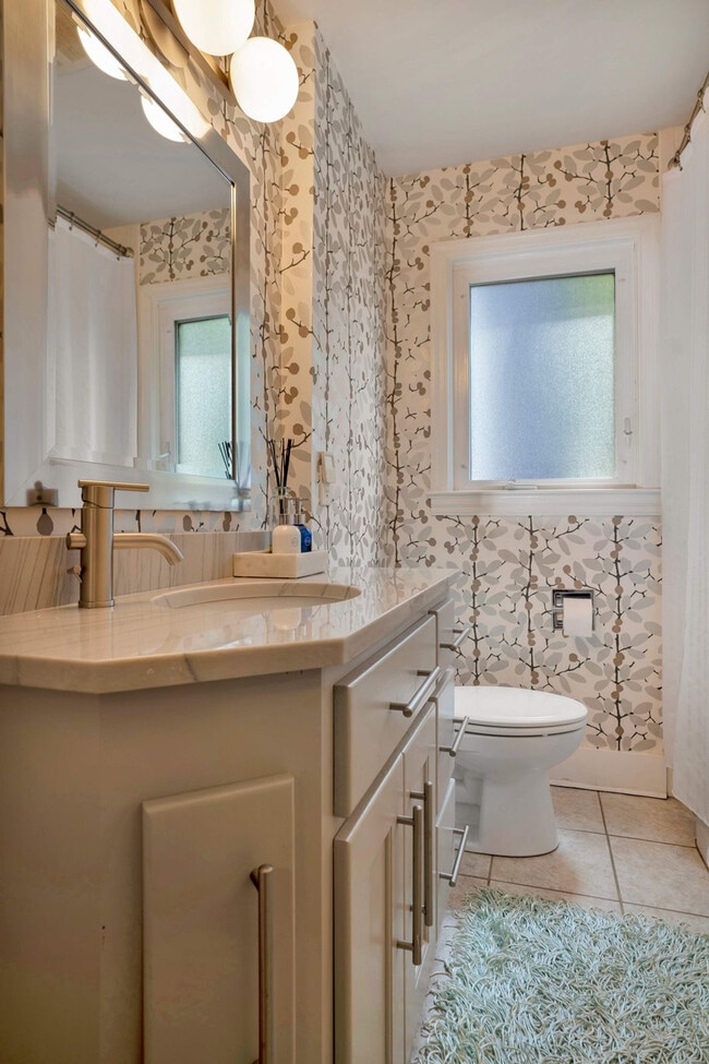 Building Photo - 802 N Park Ave