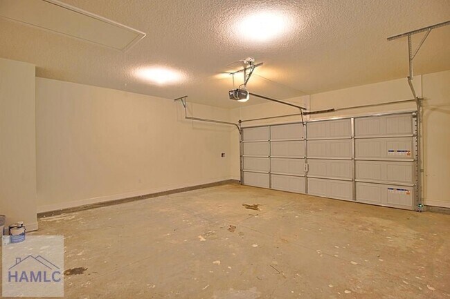 Building Photo - 302 Mcclelland Lp NE