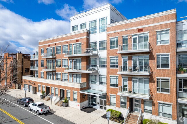 Primary Photo - 410 S Front St