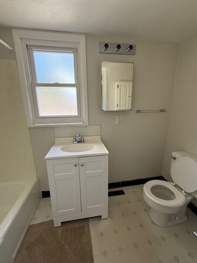 Building Photo - 1 Bed 1 Bath in Swissvale