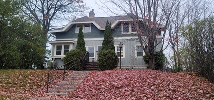 Building Photo - Duluth MN - 4-bedroom - 2-bath - 3-car garage - Single Family Home