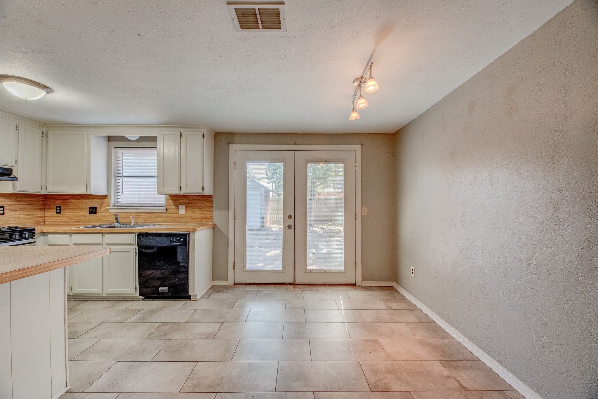 Building Photo - 12500 SW 2nd St