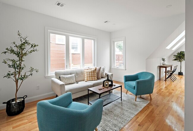 Primary Photo - 24 Montrose St