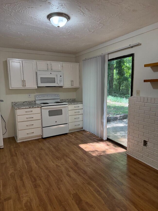 Building Photo - 721 Wedgewood Dr
