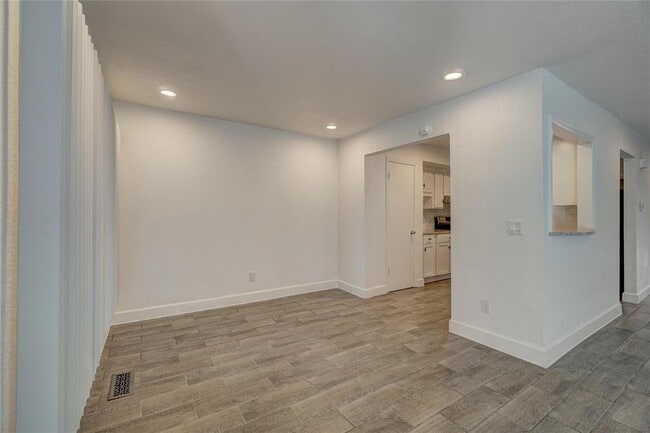 Building Photo - 2030 Three Stars Rd