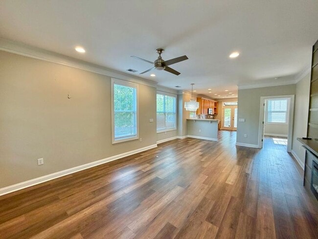Building Photo - Comfort & Convenience: 3BR End-Unit Townhome in Pooler