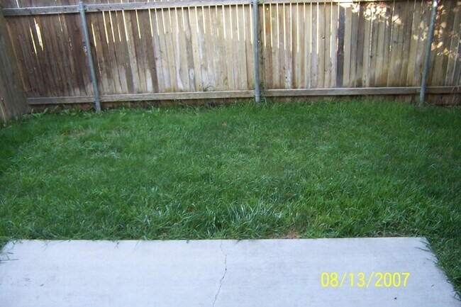 Building Photo - Sparkling clean with all new paint and flooring!l Great duplex has a well planned floor plan. Goo...