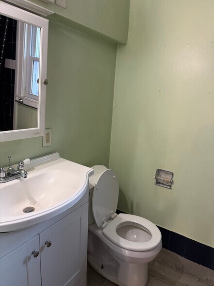 Building Photo - 180 Wessels Ave