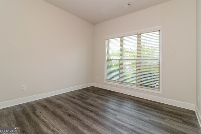 Building Photo - 657 Overlook Gln Dr