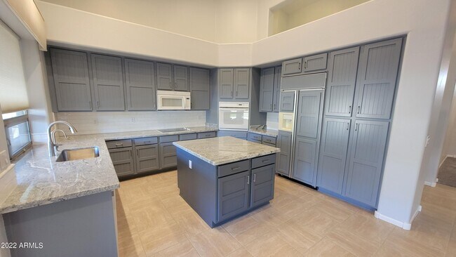 Building Photo - 6508 E Claire Dr