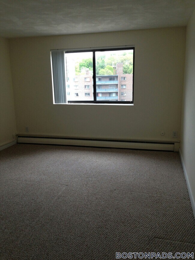 Building Photo - 245 Main St