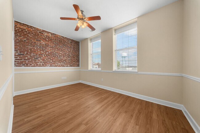 Building Photo - 51 E Main St