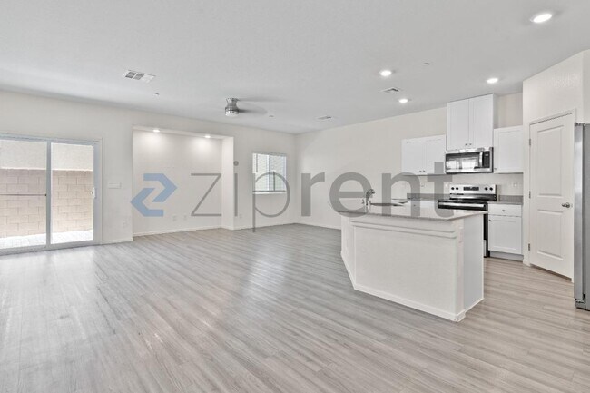 Building Photo - Unit Unit 3