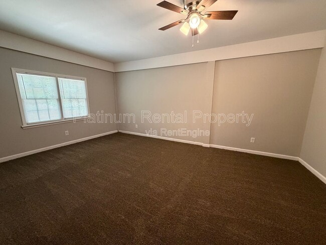 Building Photo - 209 Briarwood Dr