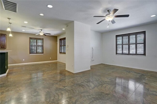 Building Photo - 1100 Clermont Ave