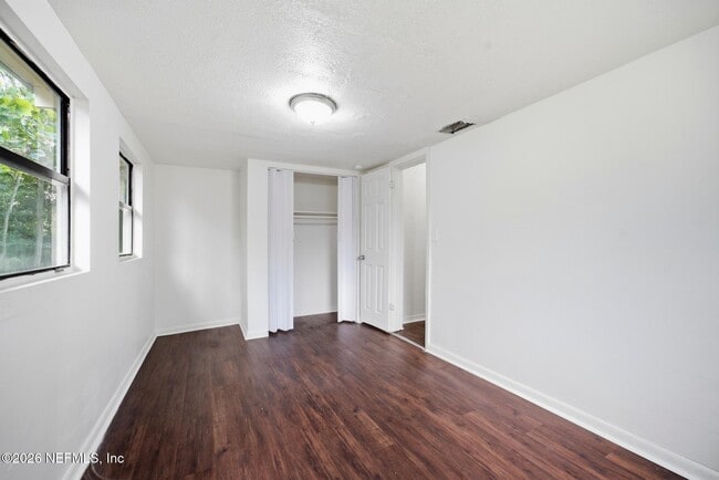 Building Photo - 920 George Cir