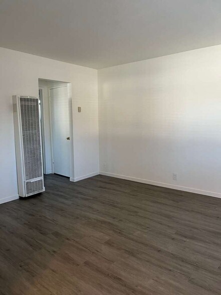 Building Photo - 1015 W Olive Ave